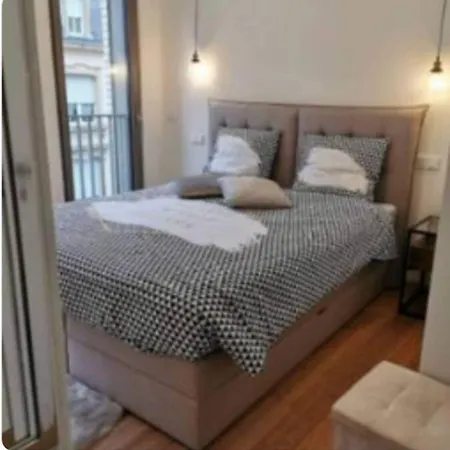 Beautiful 1 Bedroom Flat W Terrace&parking-75m Lejlighed *